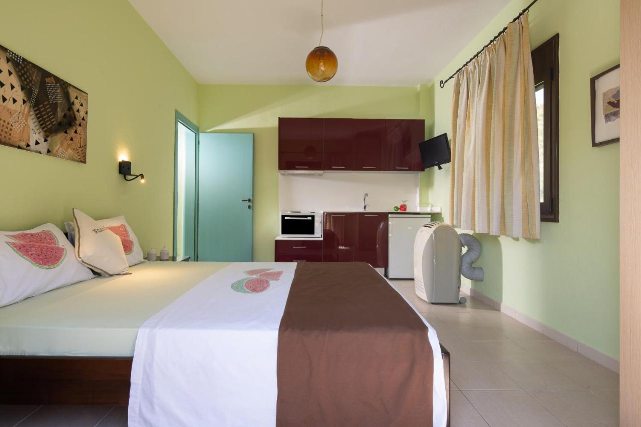 Niriides Guest house *