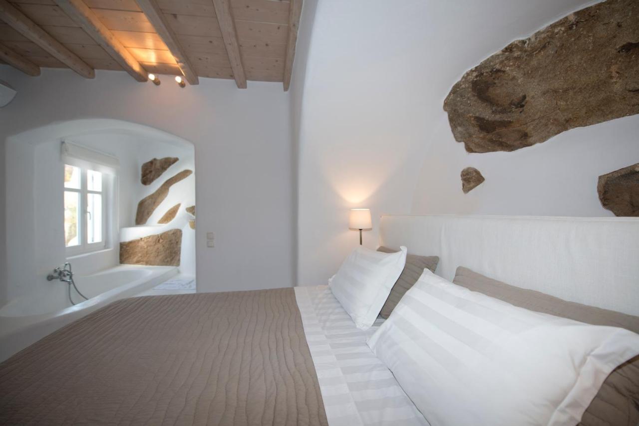 Villa Azurite With Heated Pool By Diles