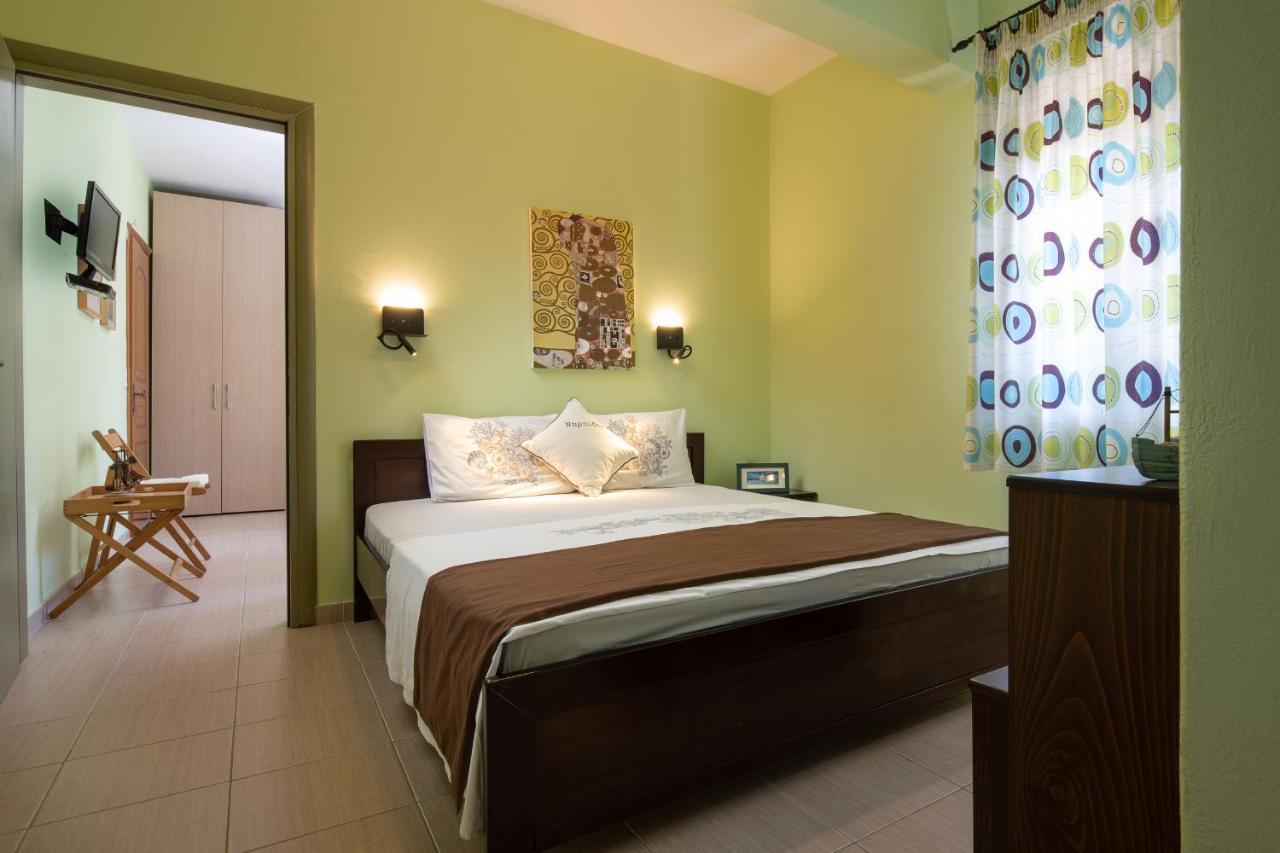 Niriides Guest house Porto Koufo