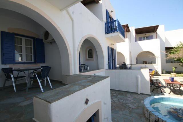 Deep Blue Apartment *