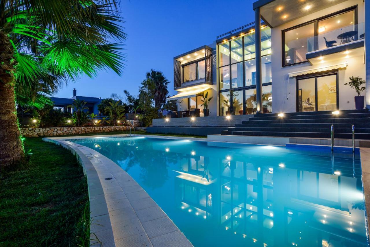 Adorno Luxury Chorafakia