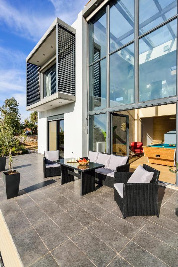 Adorno Luxury Chorafakia