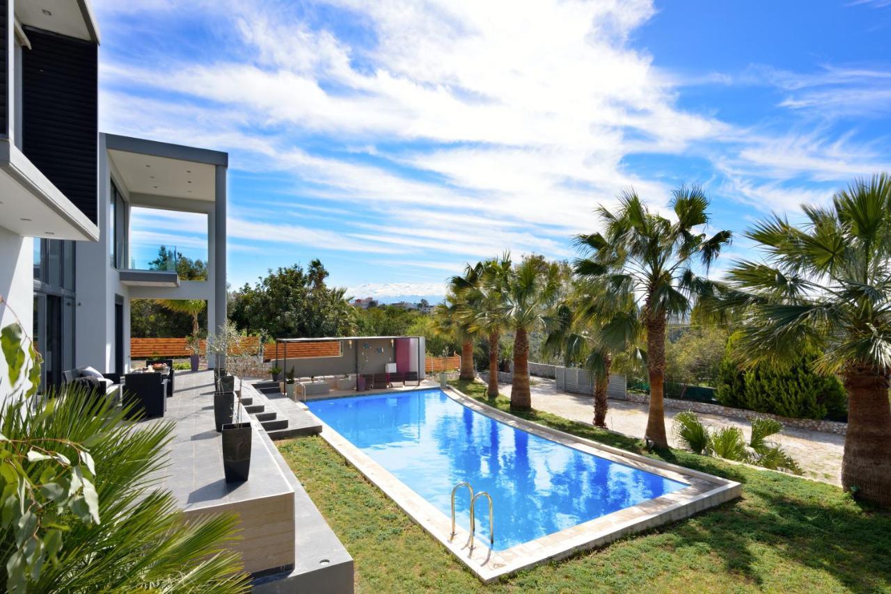 Adorno Luxury Chorafakia