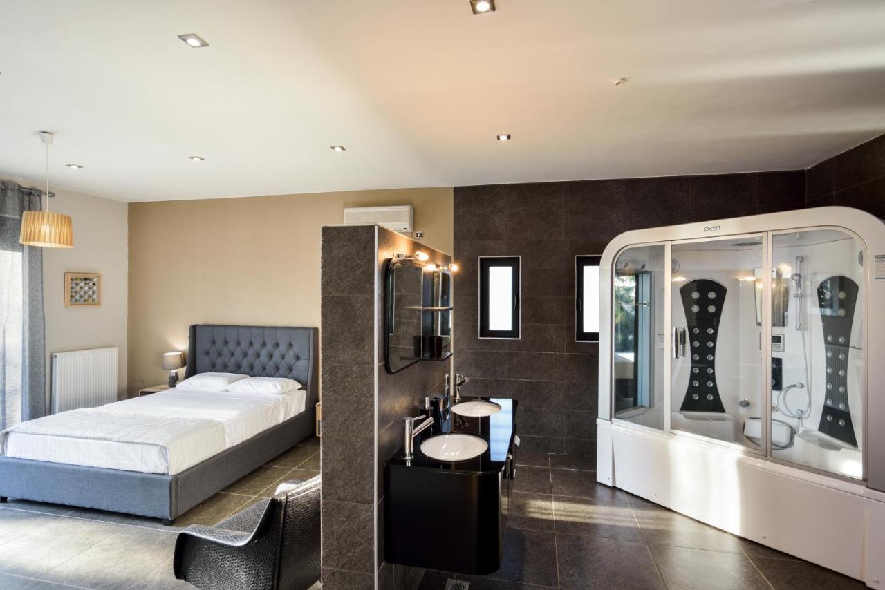 Adorno Luxury Chorafakia