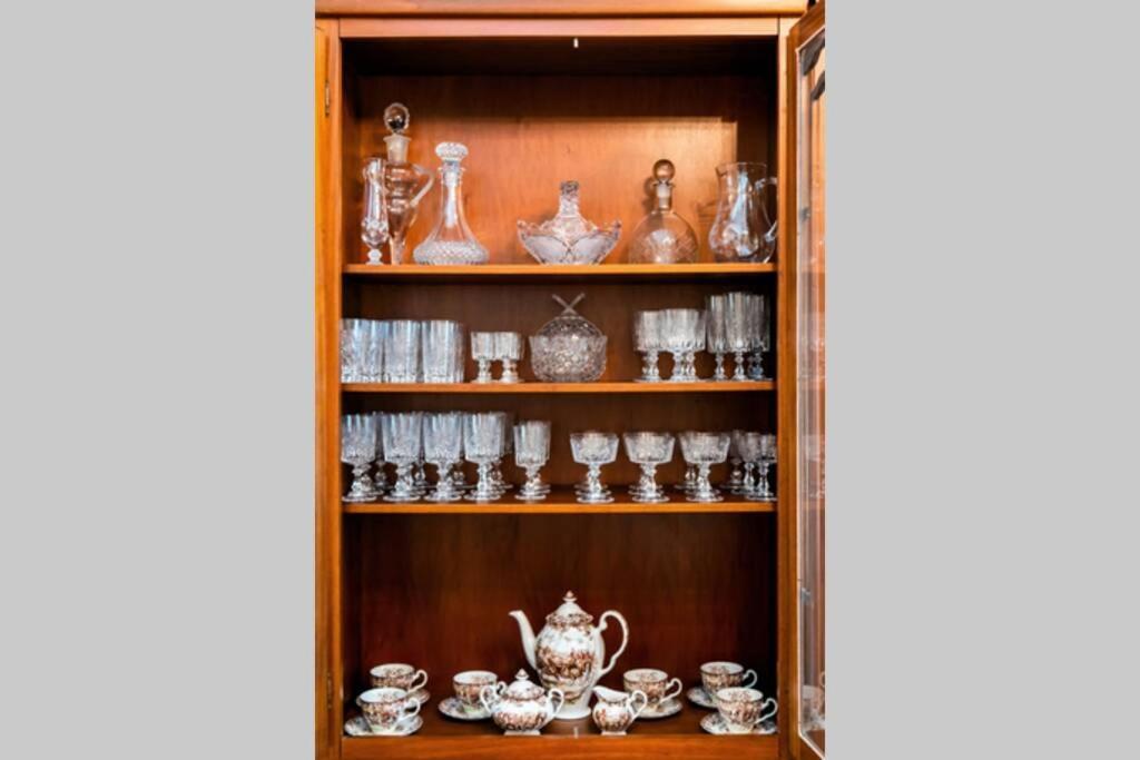 Art Antique Deluxe