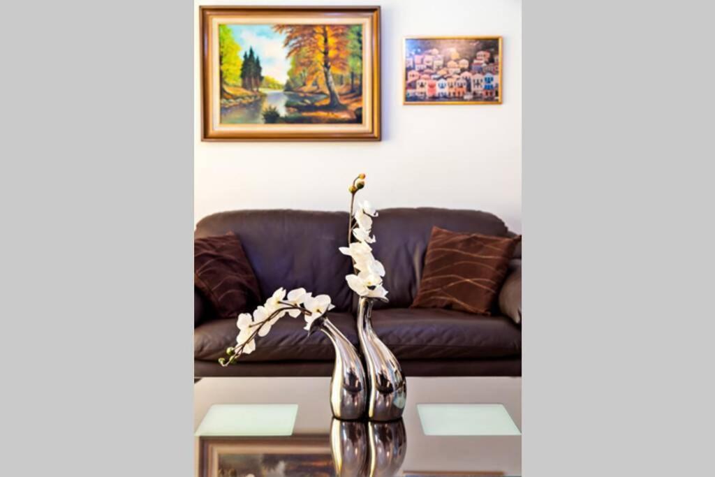 Art Antique Deluxe
