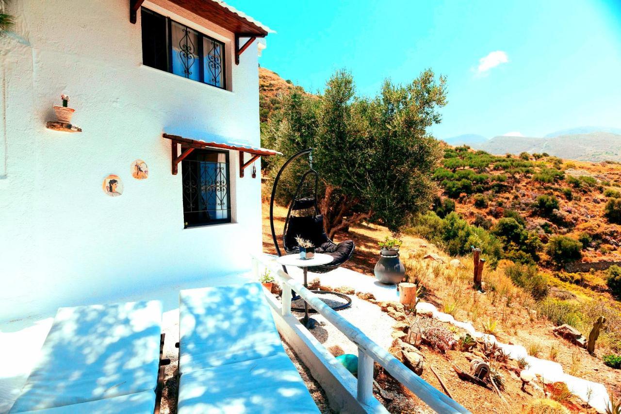 Epavlis Country house *