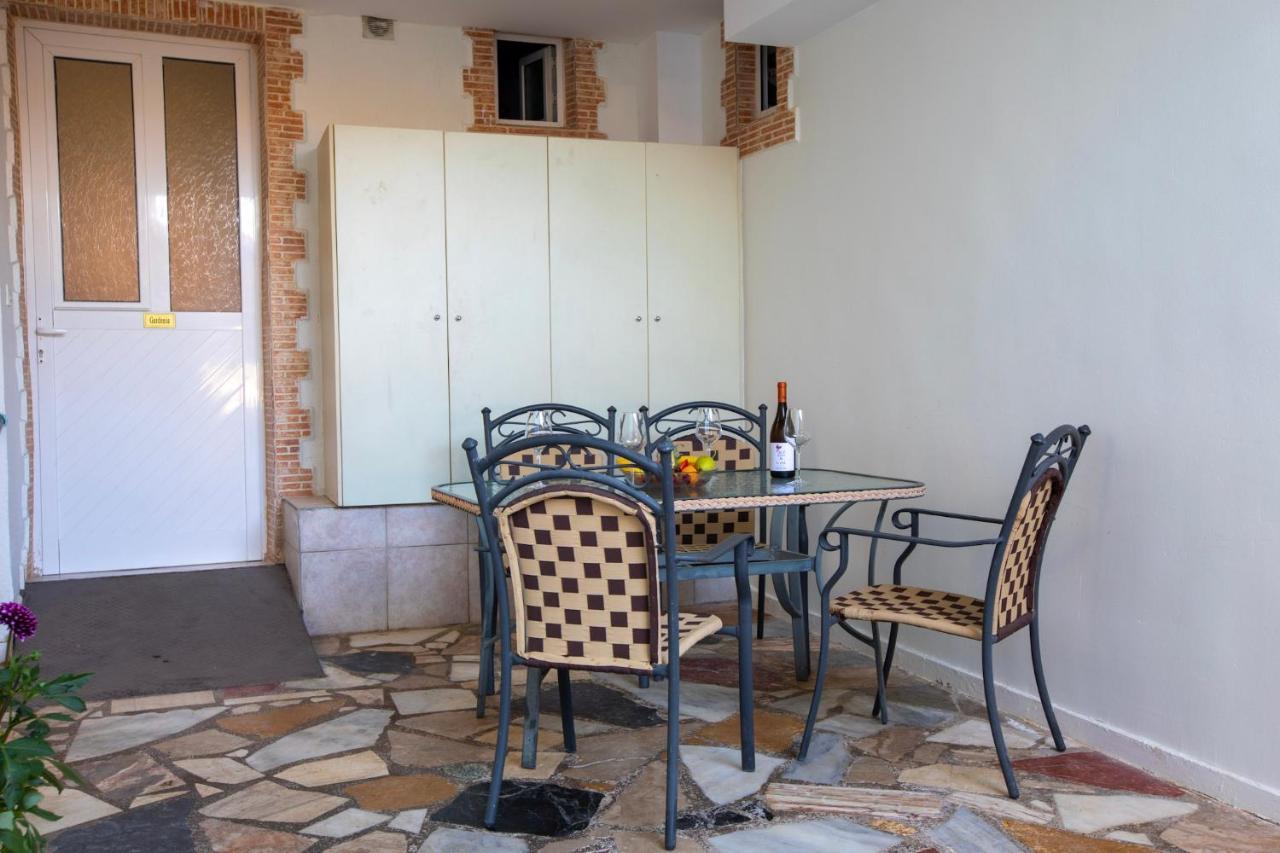 Kastro Apartment *