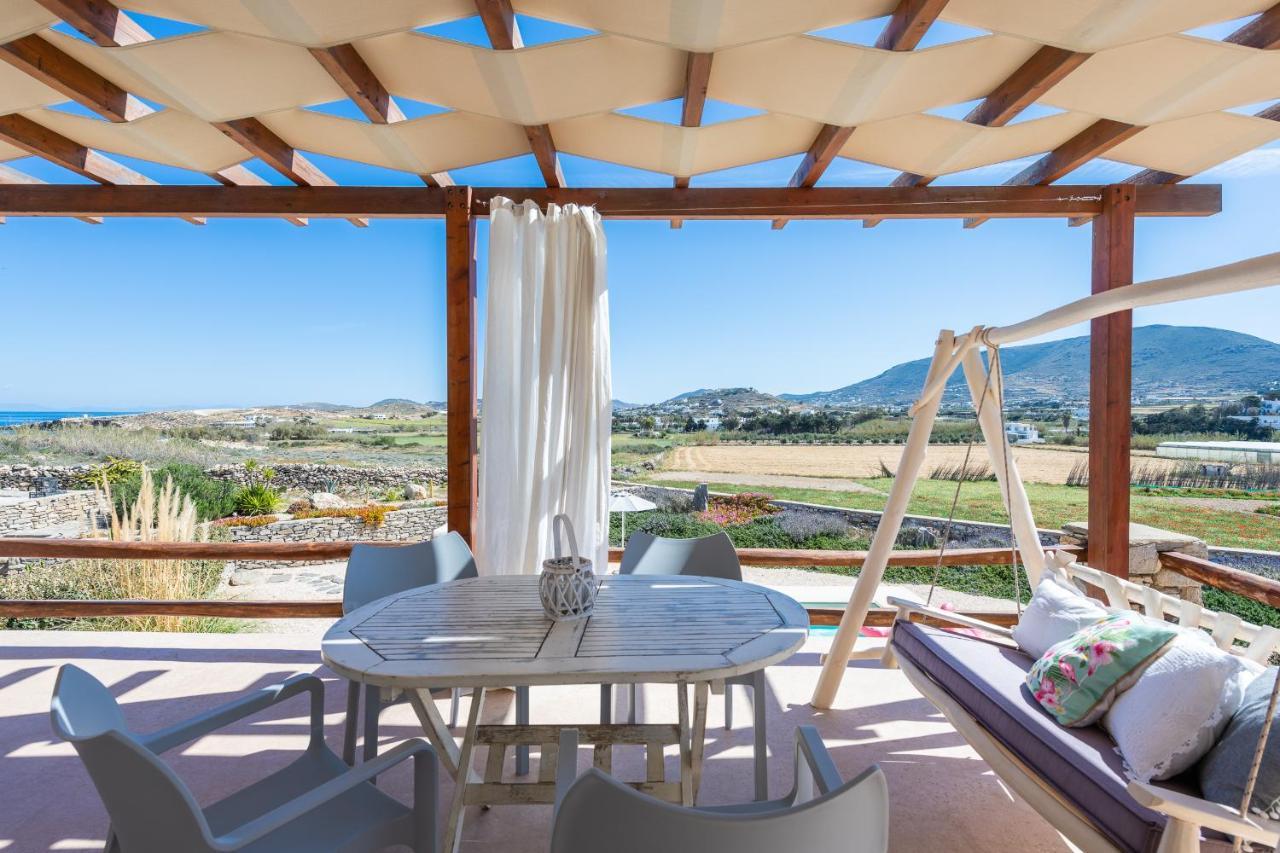 - Private Pool - Access * Parasporos