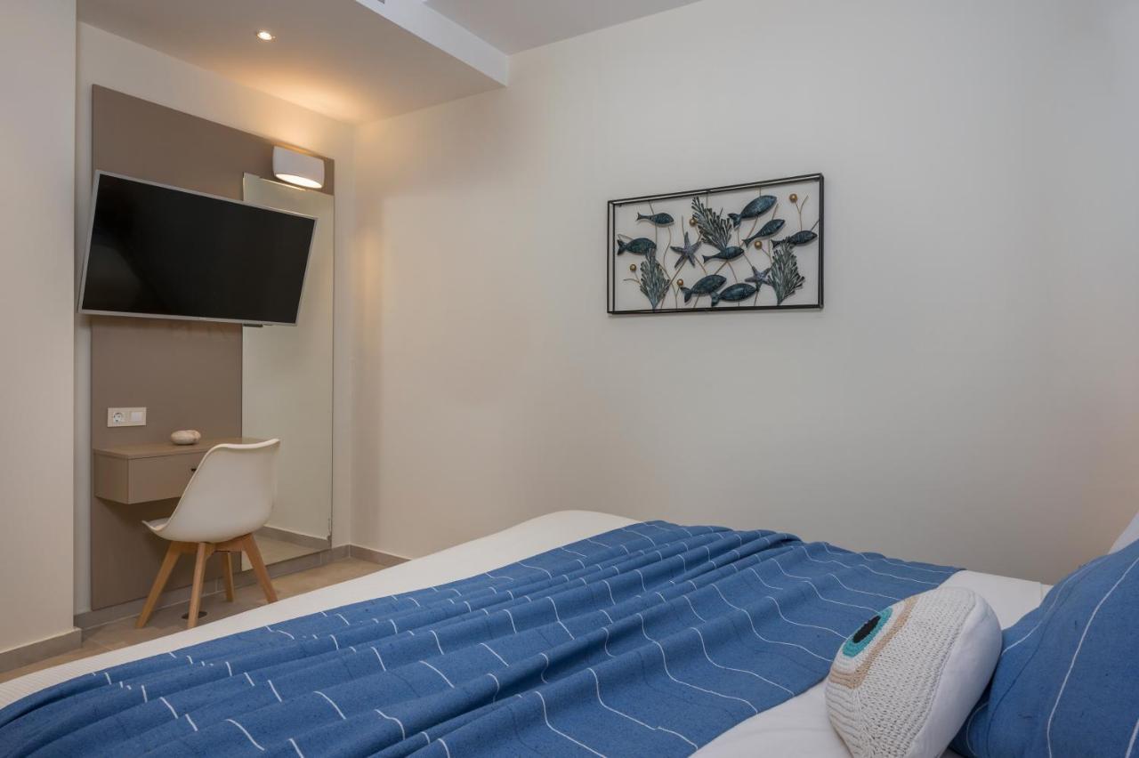 Sea Front Cozy Apartment