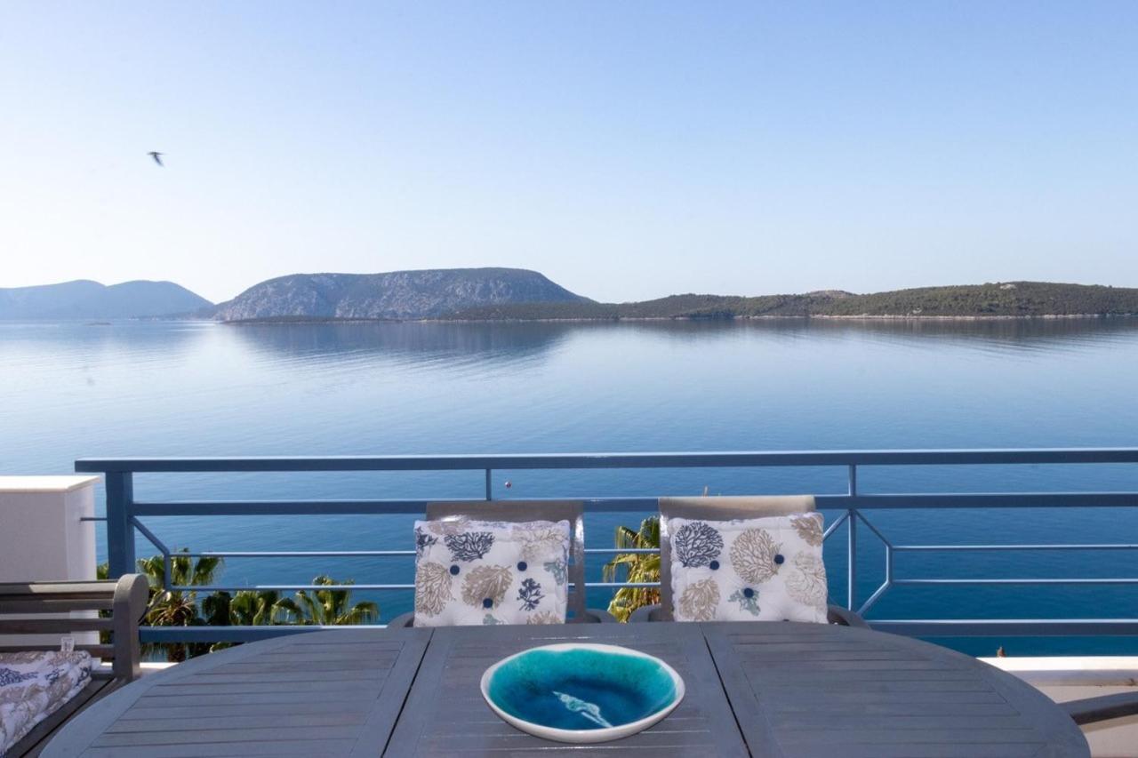 Grand Bleu & *