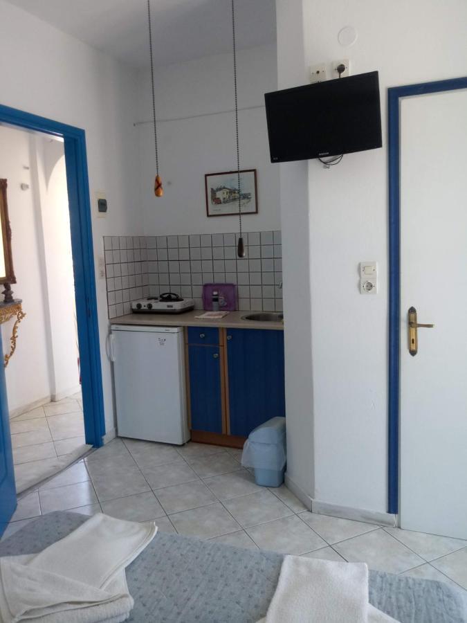 3 Alpha * Batsi (Andros)