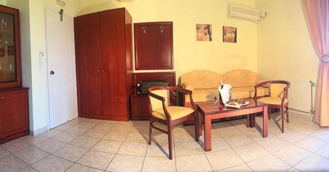 Venardos Hotel