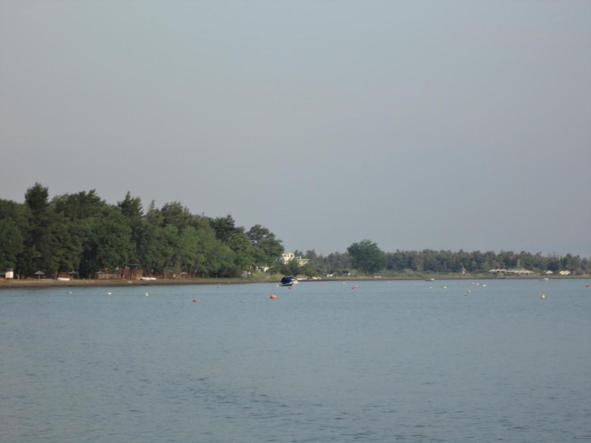 Akti Kamena Vourla