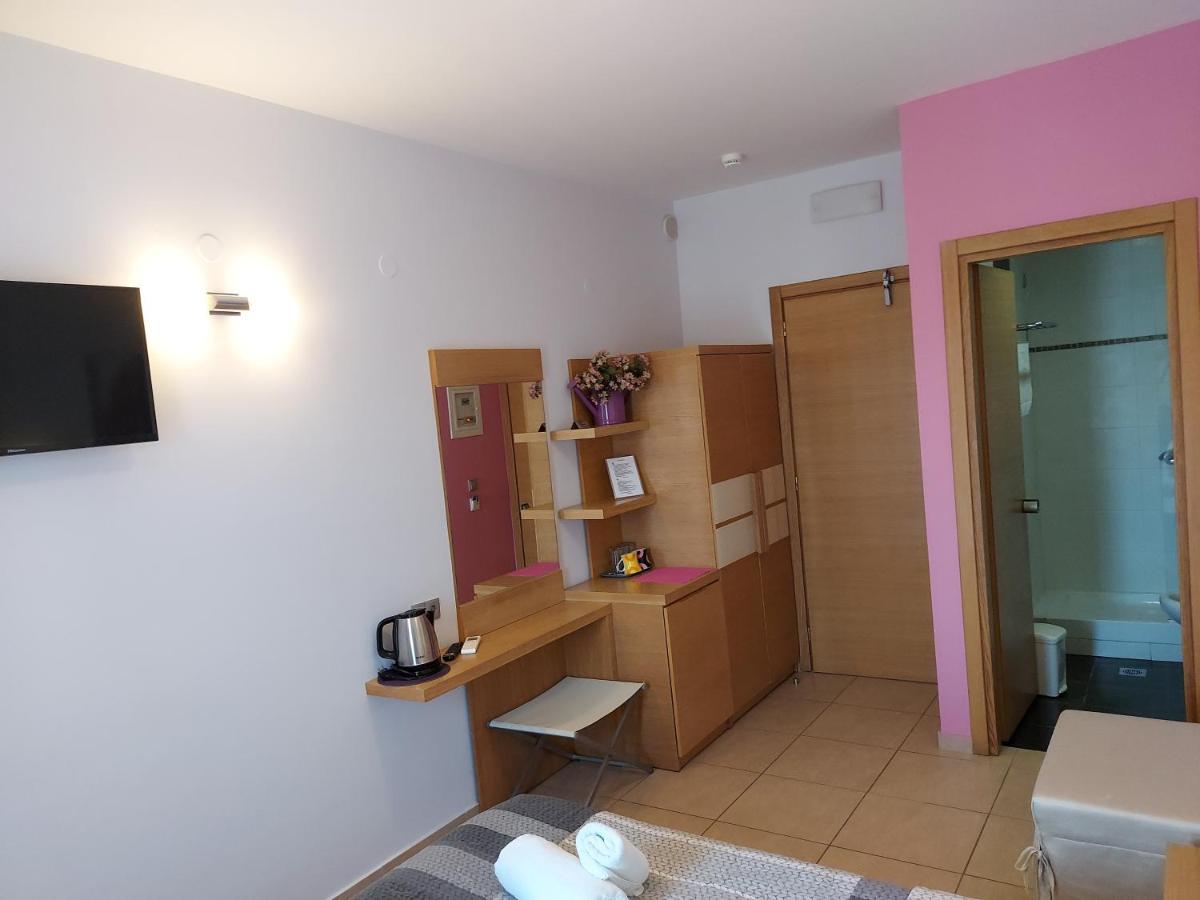 Epavlis Hotel *