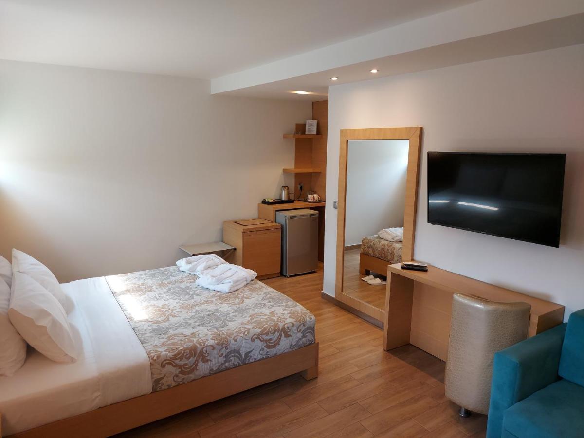 Epavlis Hotel