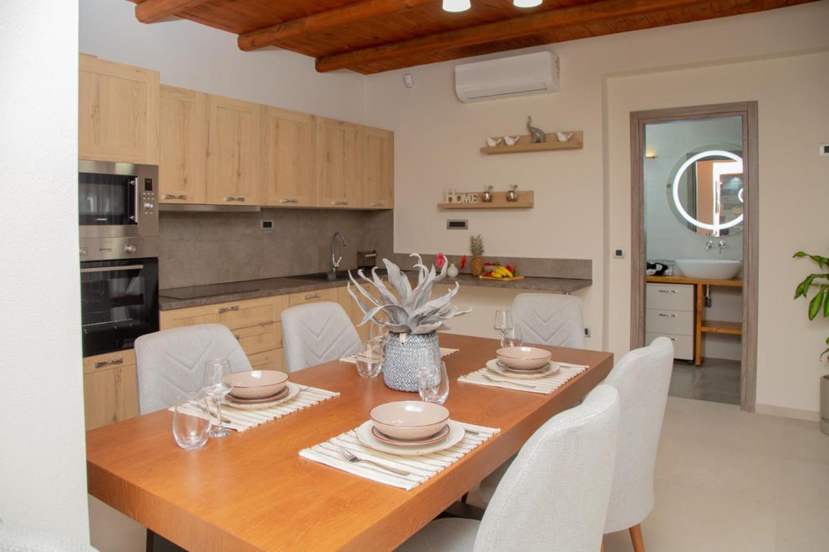 Villa Villa Achlia *