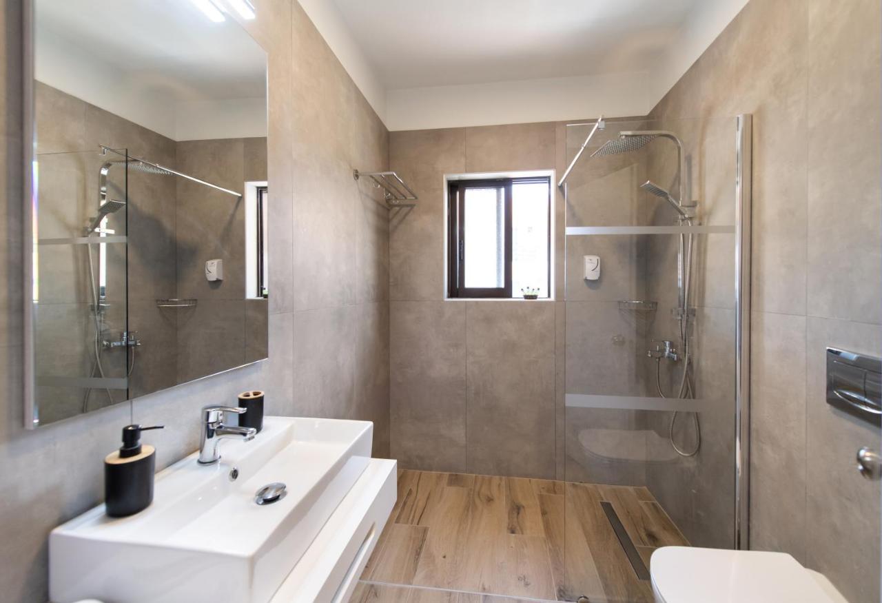 Aparthotel Aggelos & Deluxe 2*