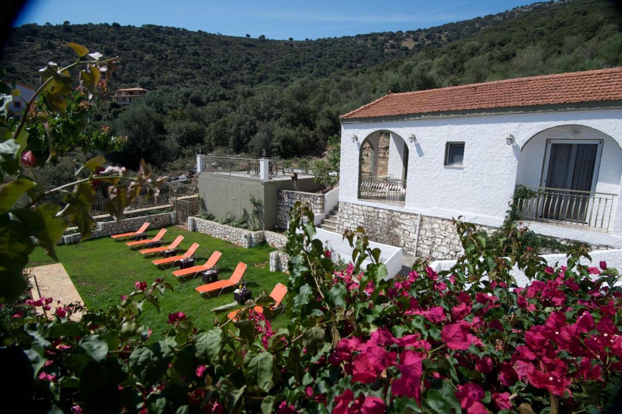 Makis Village-apartments *