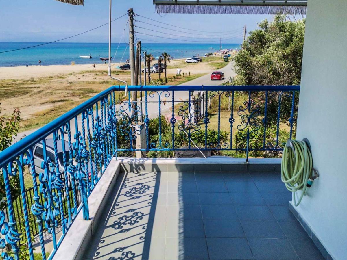 Galinis' Sea Front Apartment Nea Kallikrateia