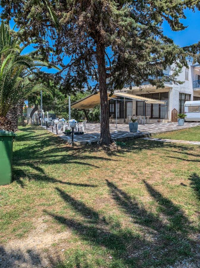 Galinis' Sea Front Apartment Nea Kallikrateia