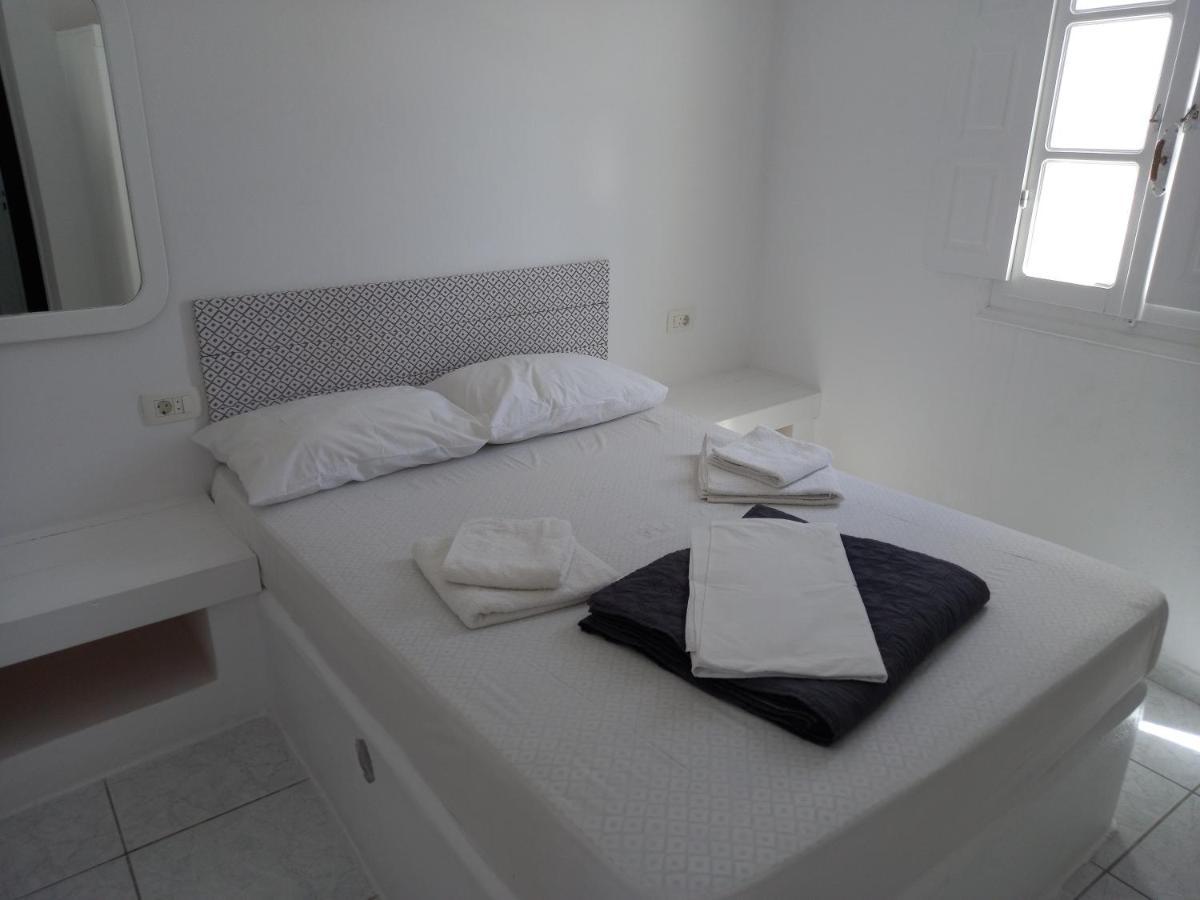 Three Harites 3* Perissa (Santorini)