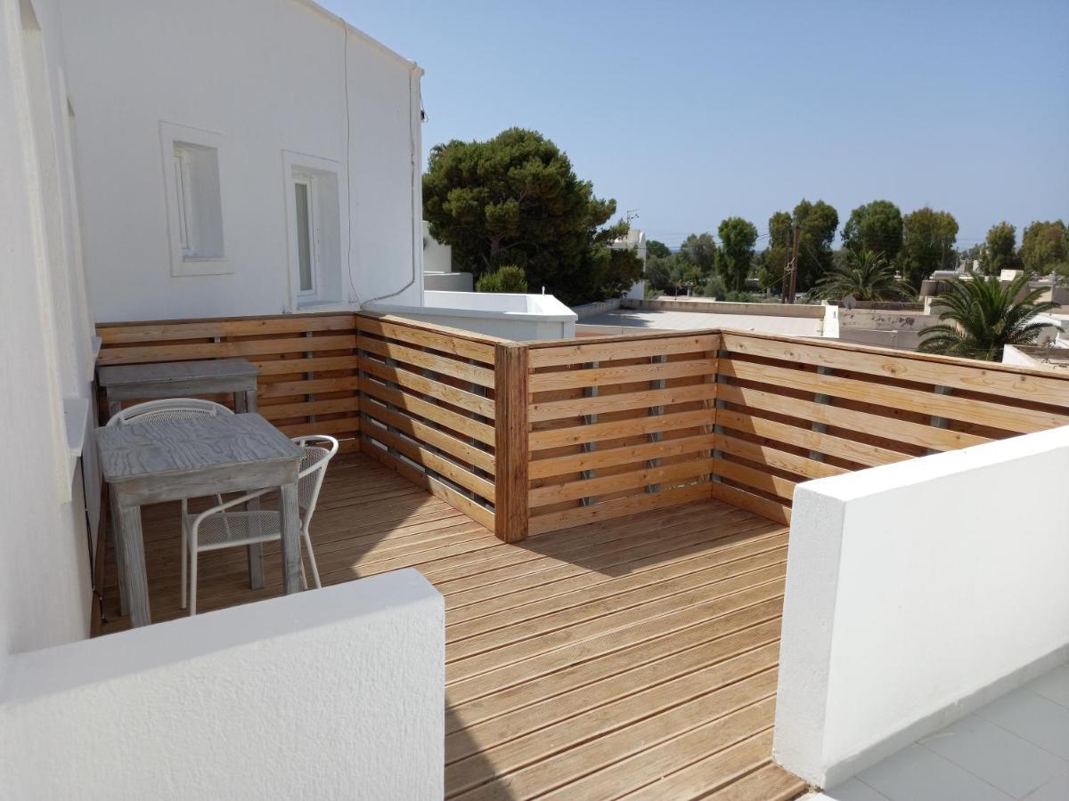 Aparthotel Three Harites Perissa (Santorini)