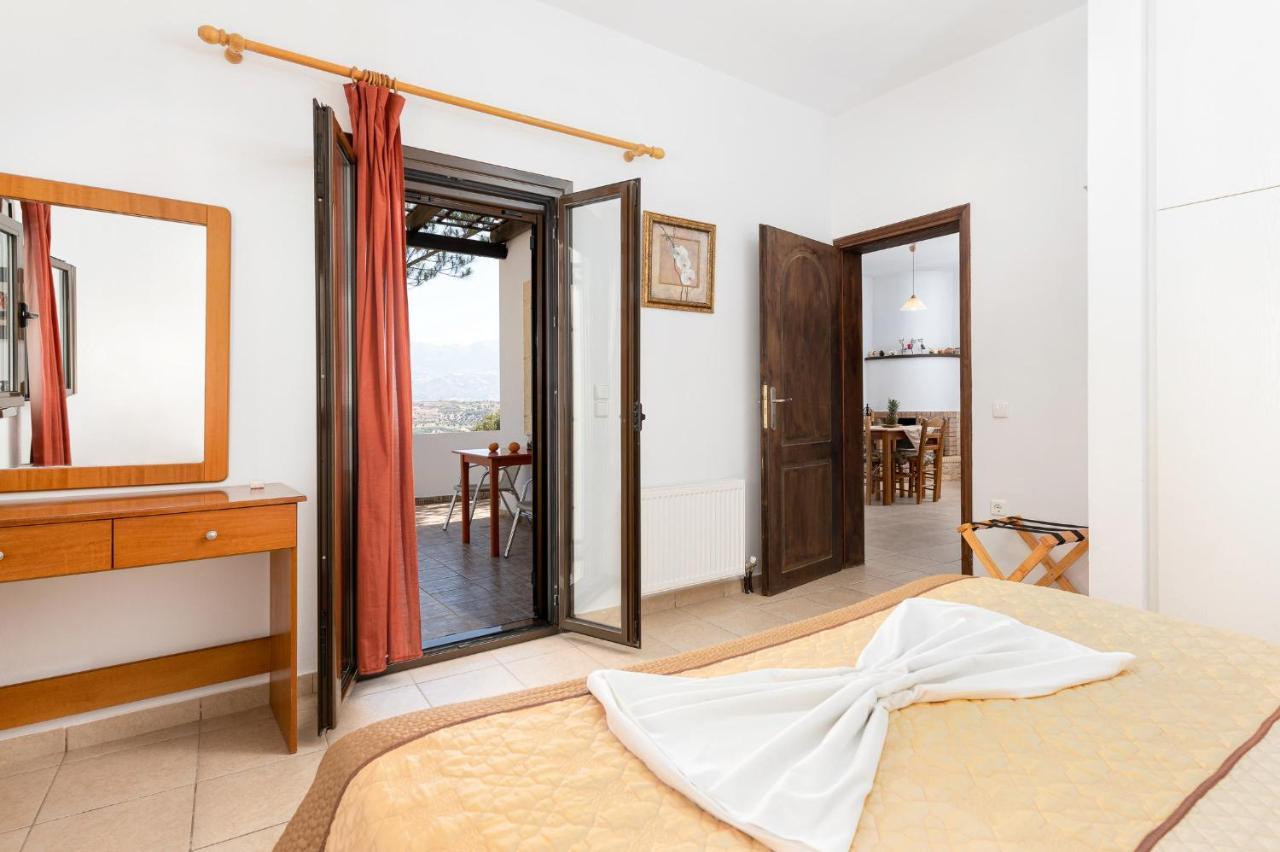 Alexandros Villa *