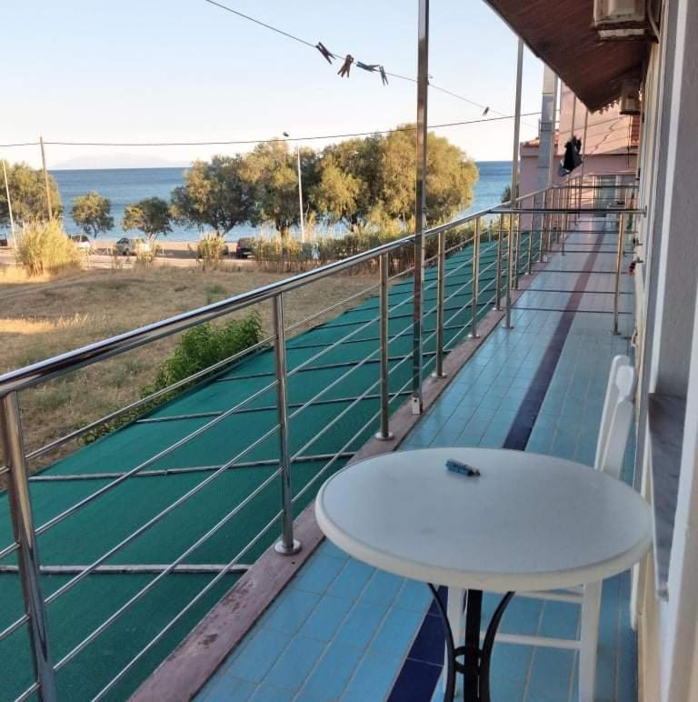 Ta Kalamakia * Vatera