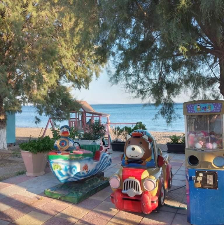Ta Kalamakia Vatera