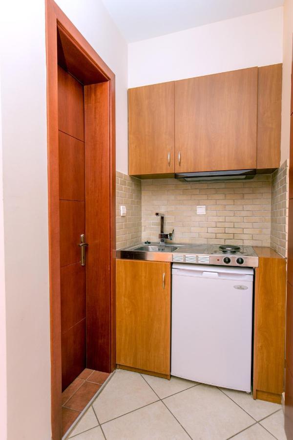 Amversa's House Aparthotel *