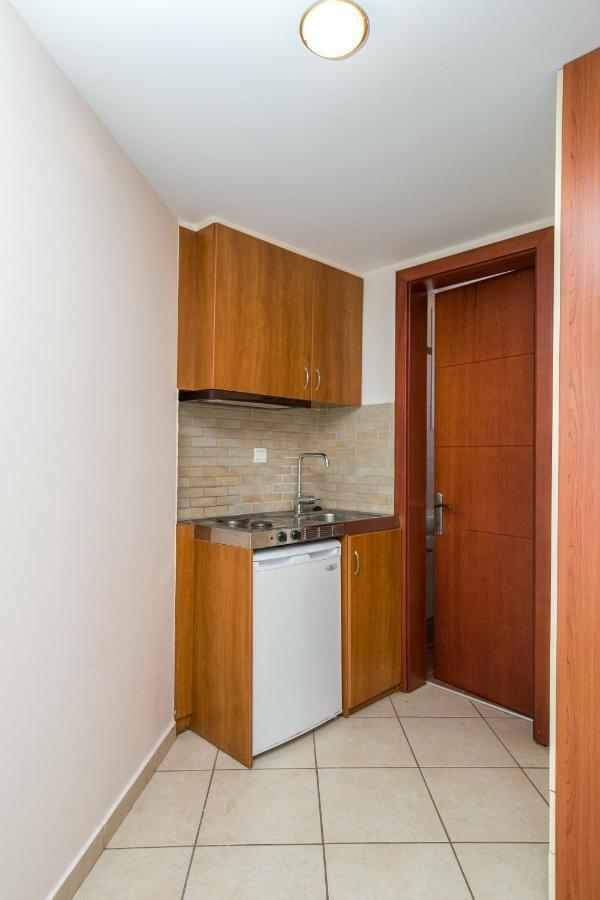 Amversa's House Aparthotel Potos