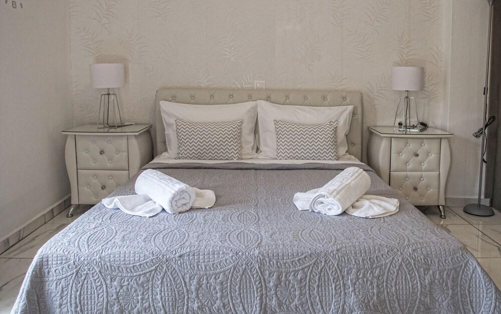 Diogenis Luxury Sea View Apartment *