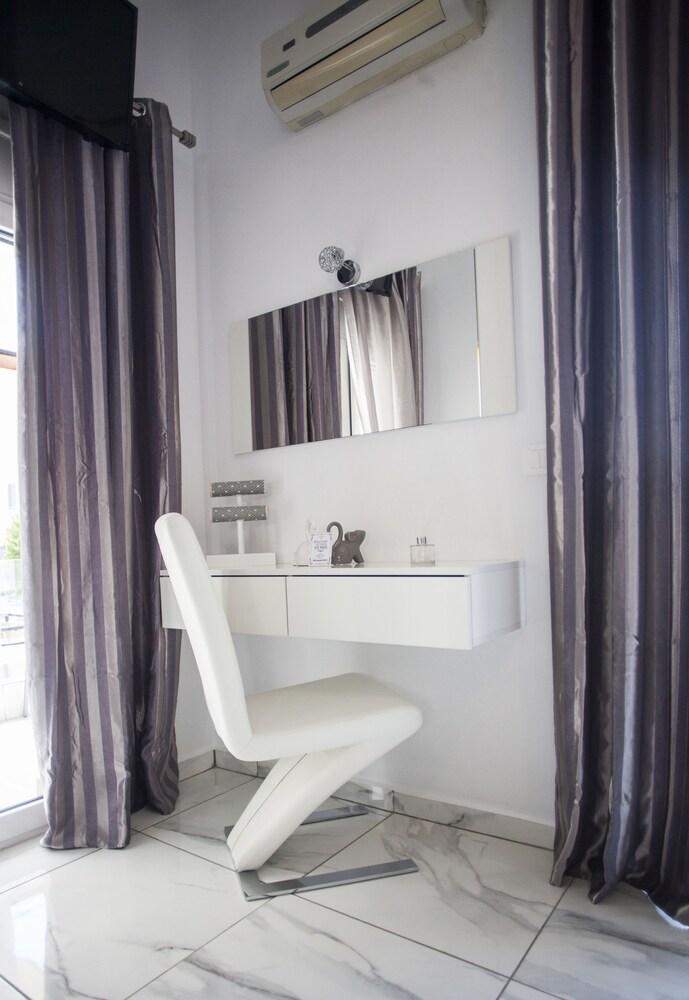 Diogenis Luxury Sea View Apartment *