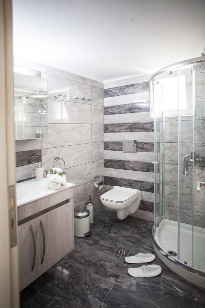 Diogenis Luxury Sea View Apartment