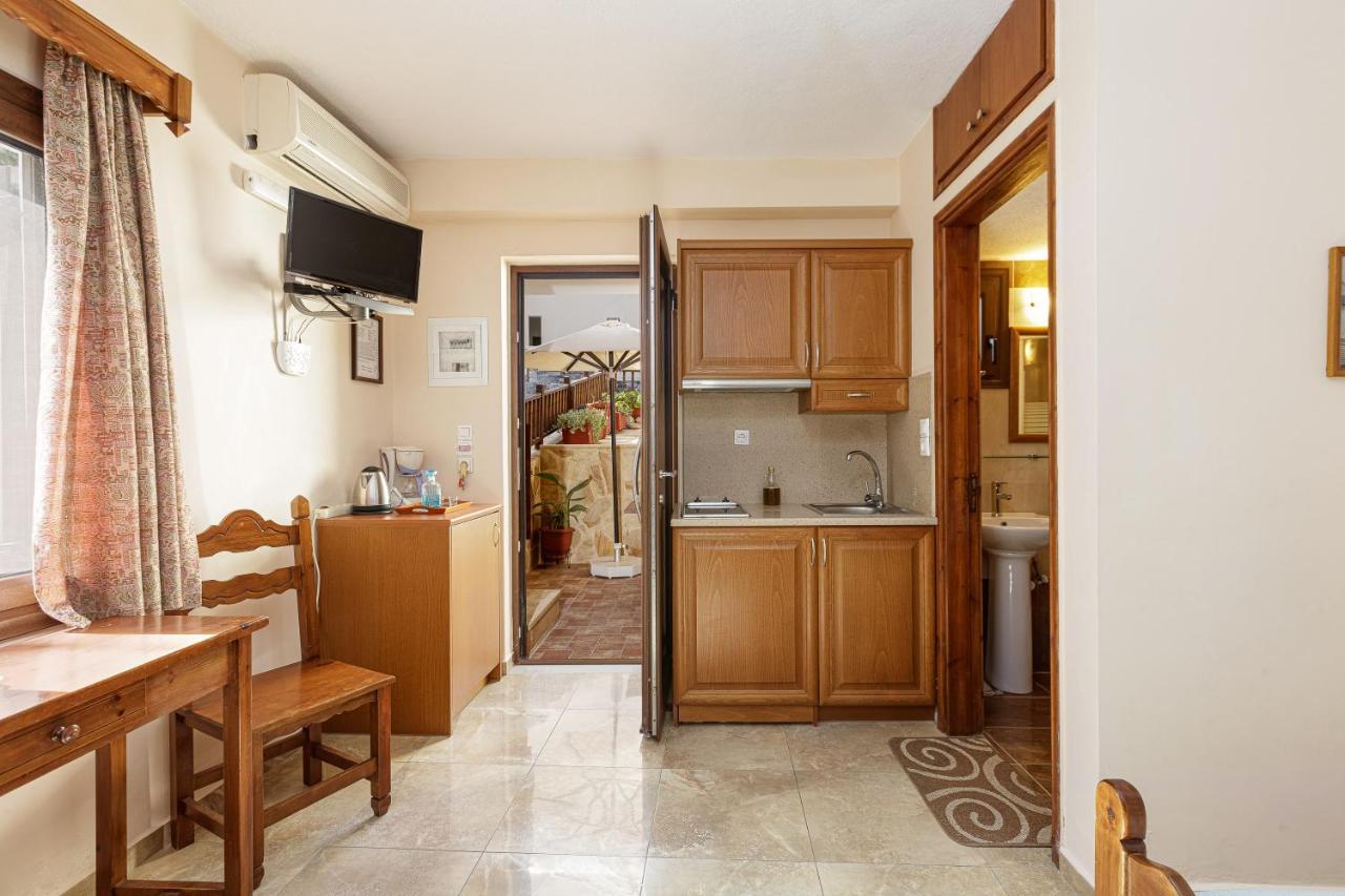 Lucy Homestay Panormos (Crete)