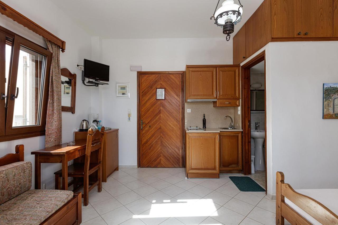 Lucy Homestay Panormos (Crete)