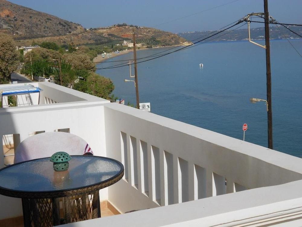 Bay Apartment *