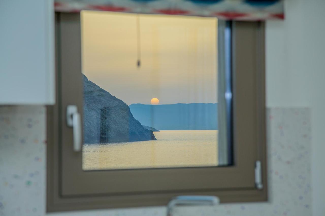 Almyra Seaside House *