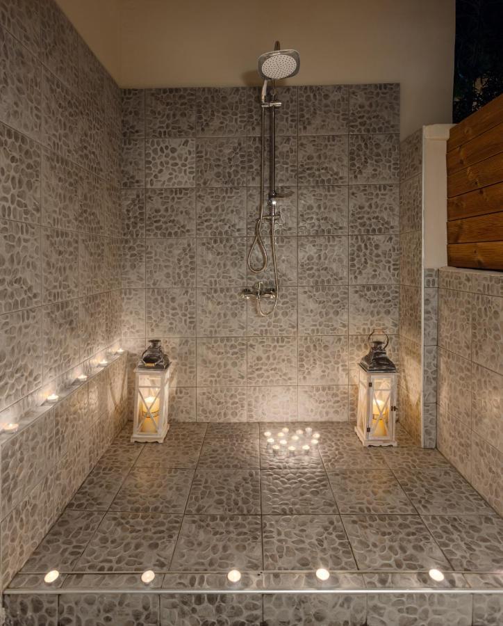 Elizabeth - Seafront Classic Villa! Argassi