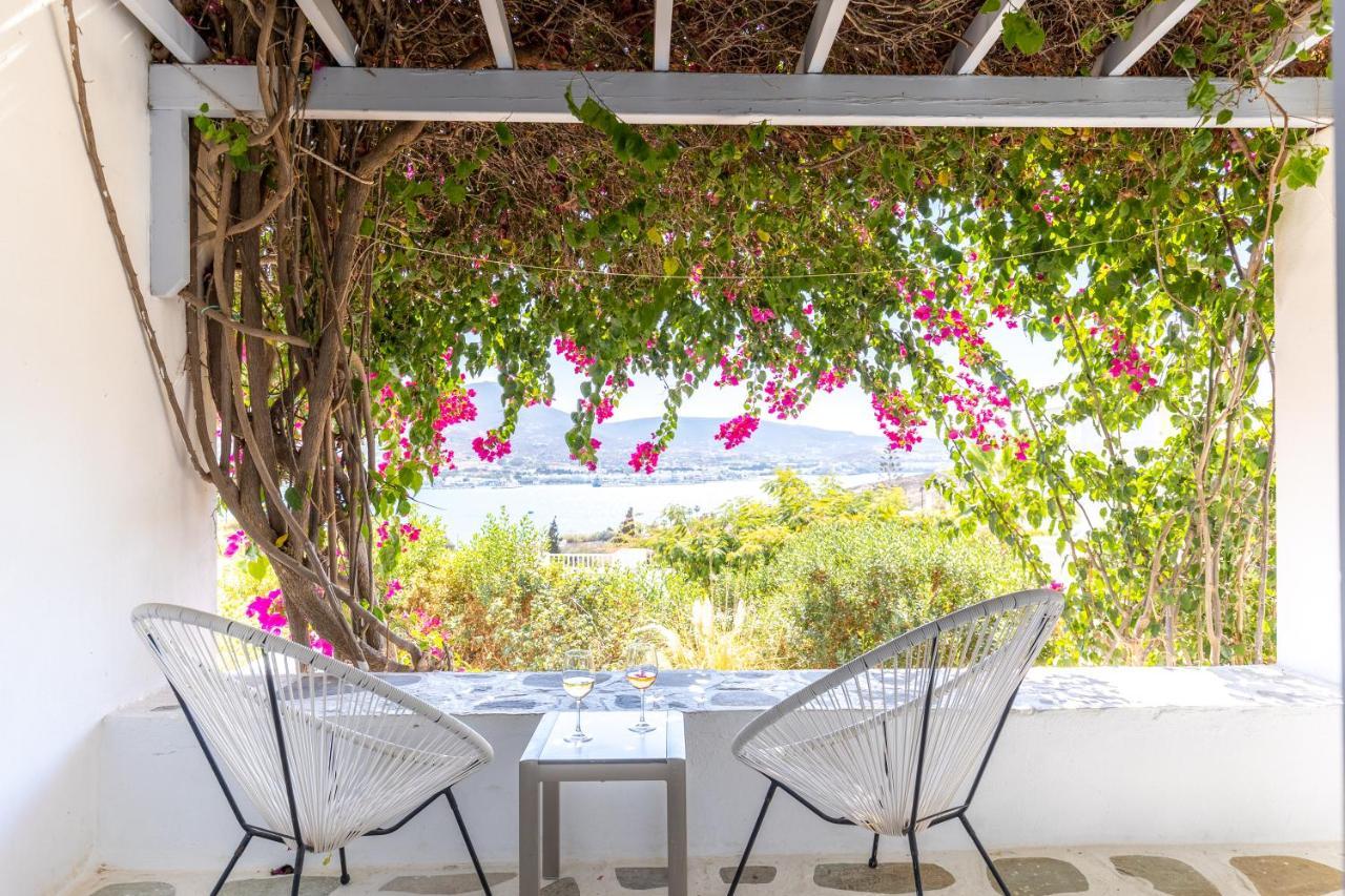 Akrotiri Hotel