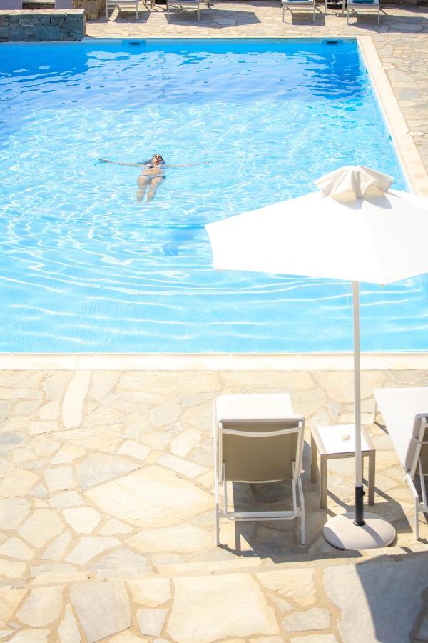 Akrotiri Hotel