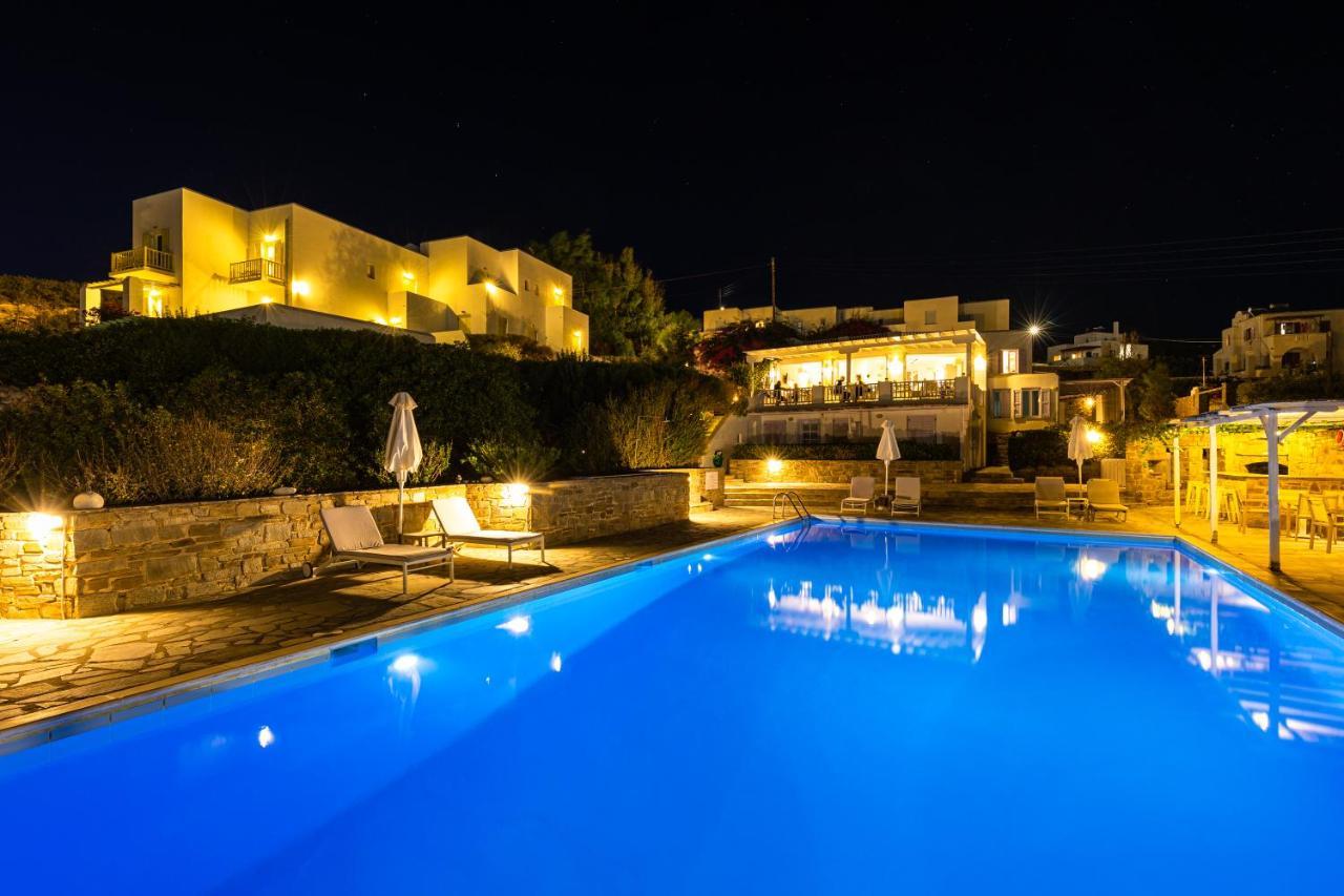 Akrotiri Hotel 3*