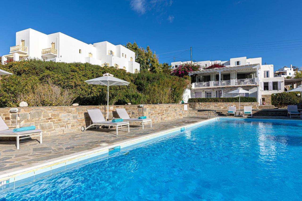 Akrotiri Hotel 3*