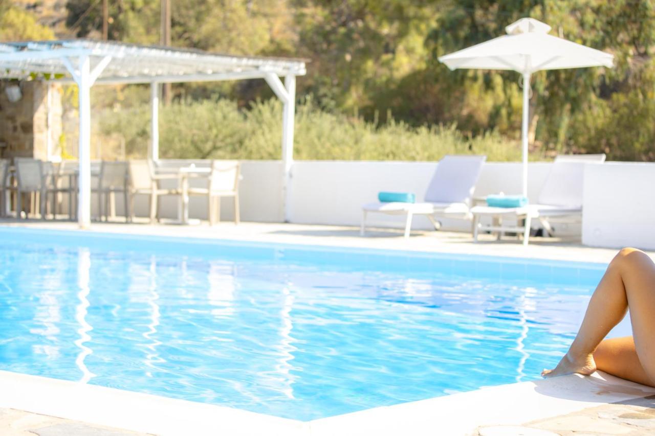 Akrotiri Hotel 3*