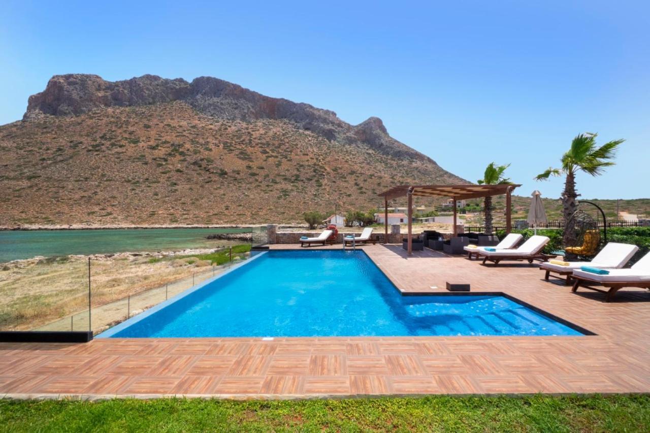 Beachfront Homeleader Villa