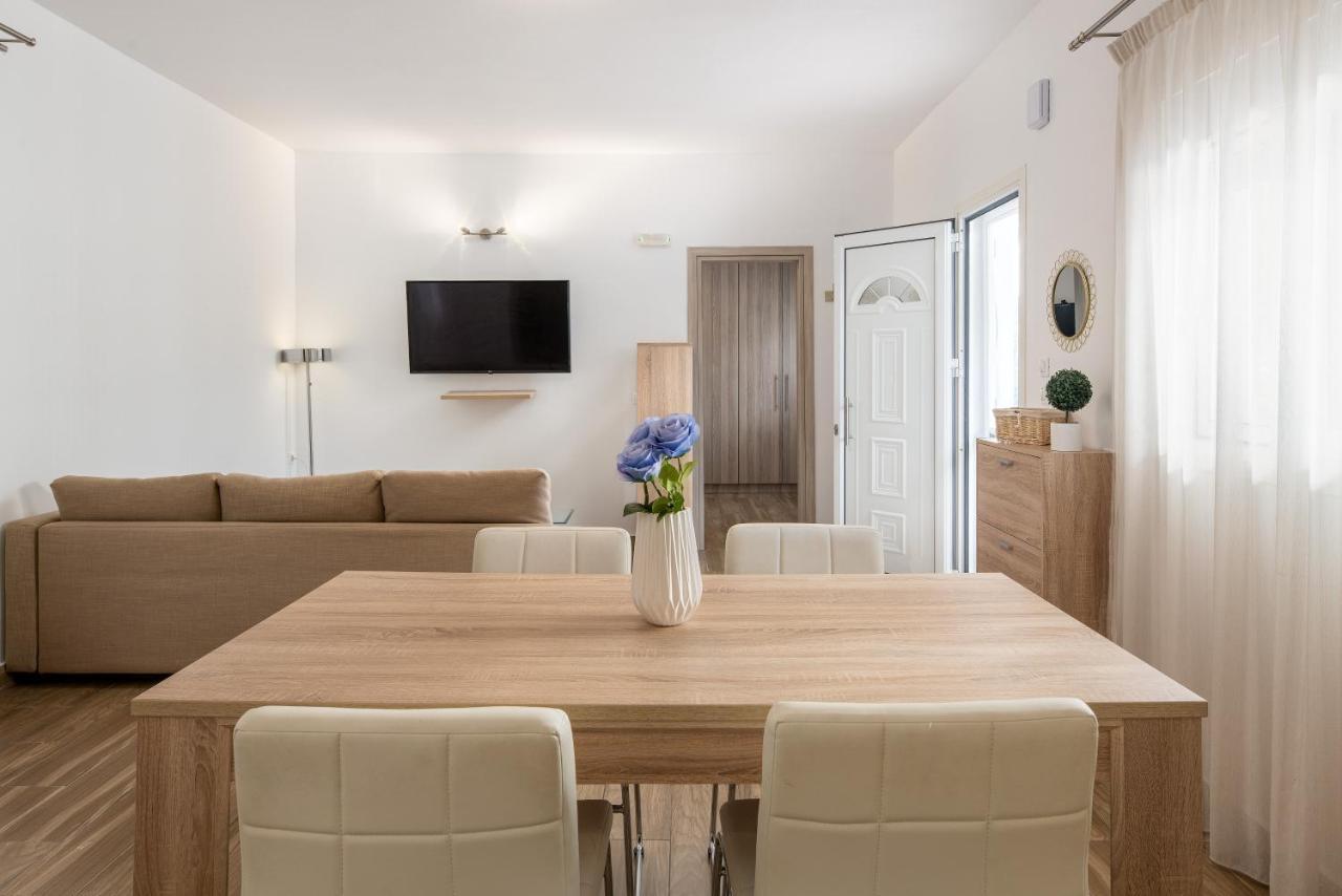 Holiday home Theros Luxury