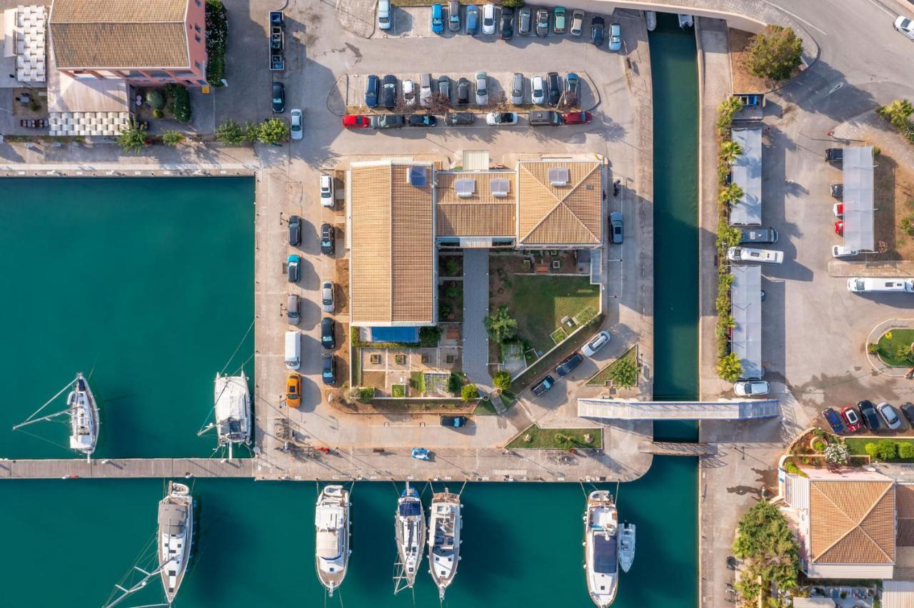 Ianos Bay 3*