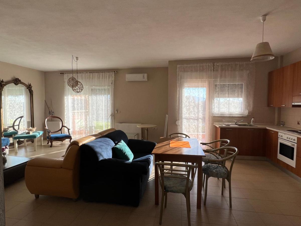 Orange House Apartment