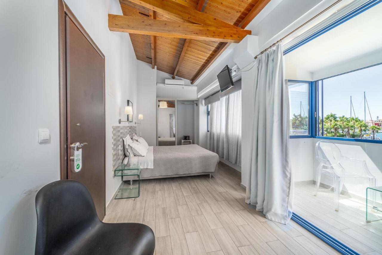 Ianos Bay Hotel